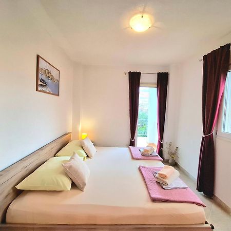 Cozy 1-Bedroom Apartment Near The Center Of Trogir Exterior photo