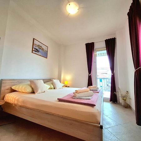 Cozy 1-Bedroom Apartment Near The Center Of Trogir Exterior photo