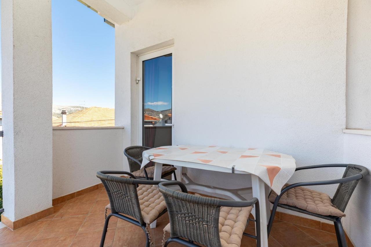 Cozy 1-Bedroom Apartment Near The Center Of Trogir Exterior photo