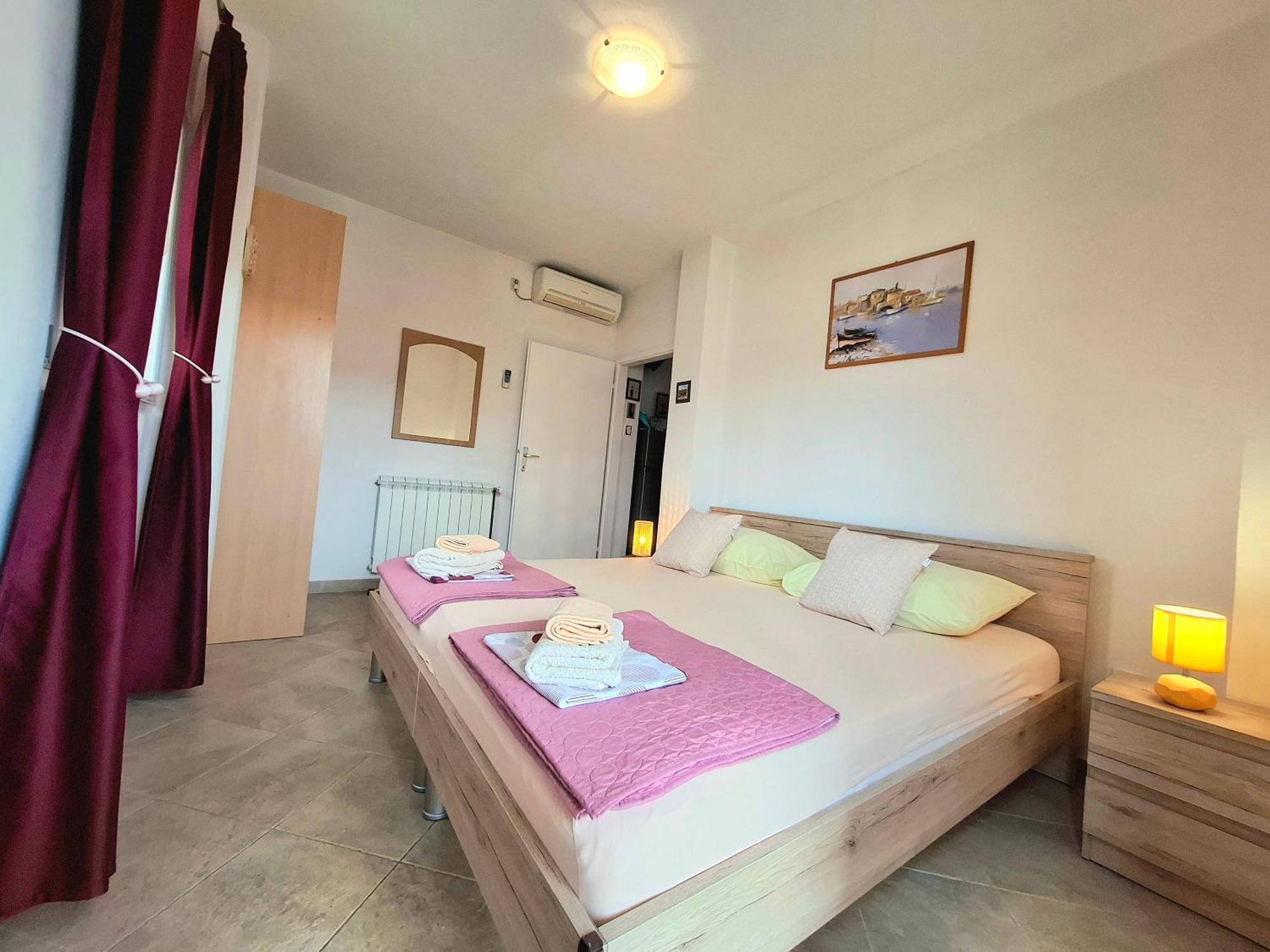 Cozy 1-Bedroom Apartment Near The Center Of Trogir Exterior photo