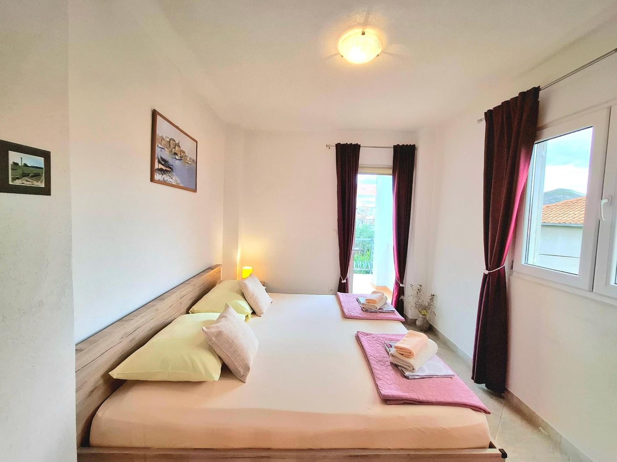 Cozy 1-Bedroom Apartment Near The Center Of Trogir Exterior photo